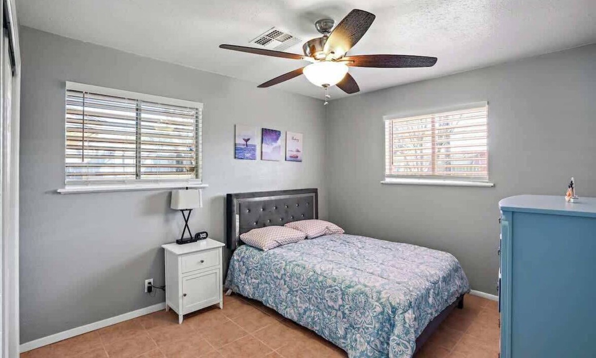 South Side House | Safe Convenient Hidden Gems 3BRs - Sleep 6