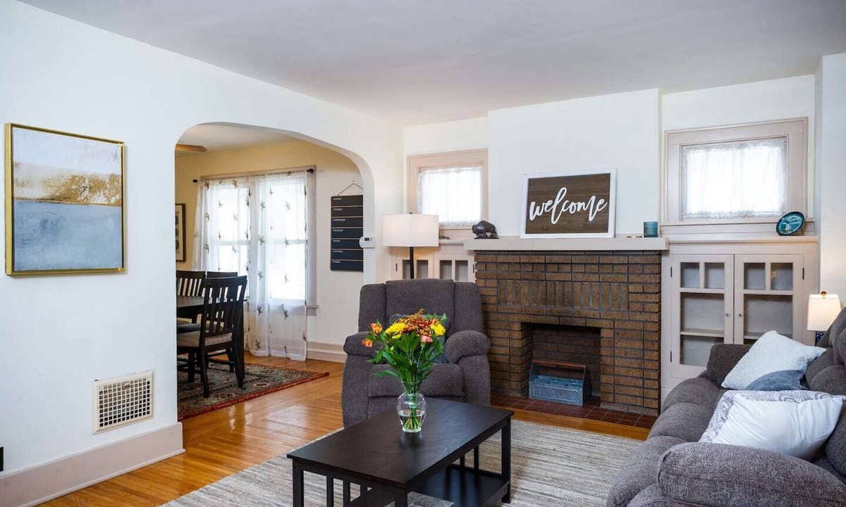 Kenmore Apartment | ☀️ Safe Sunny Spotless ☀️ Deep Cleaned ☀️ Crib