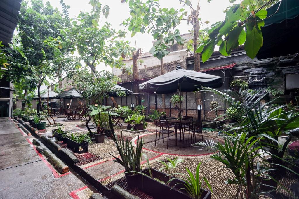 South Tangerang Hotel | Safwah Bintaro Syariah Mitra RedDoorz