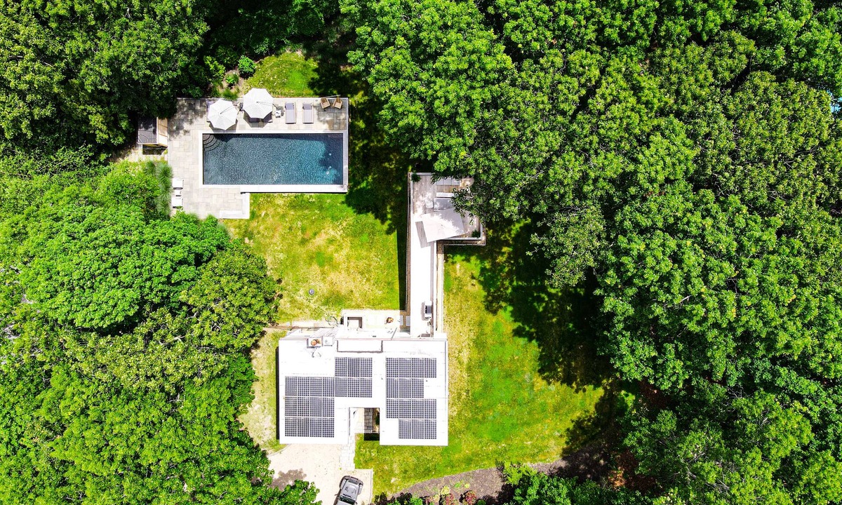 Sag Harbor House | Sag Harbor Scandinavian Treehouse Escape