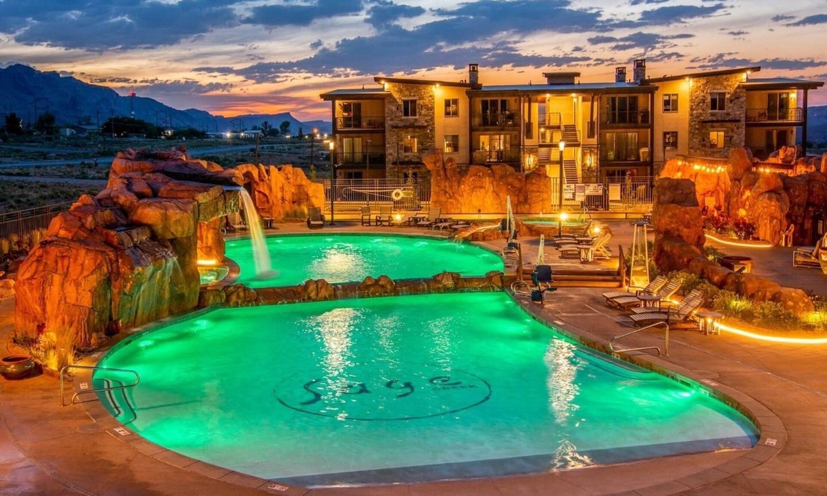 Moab South Valley Condo | Sage Creek Condo E2 - "Amazing Pool & Hot Tubs"
