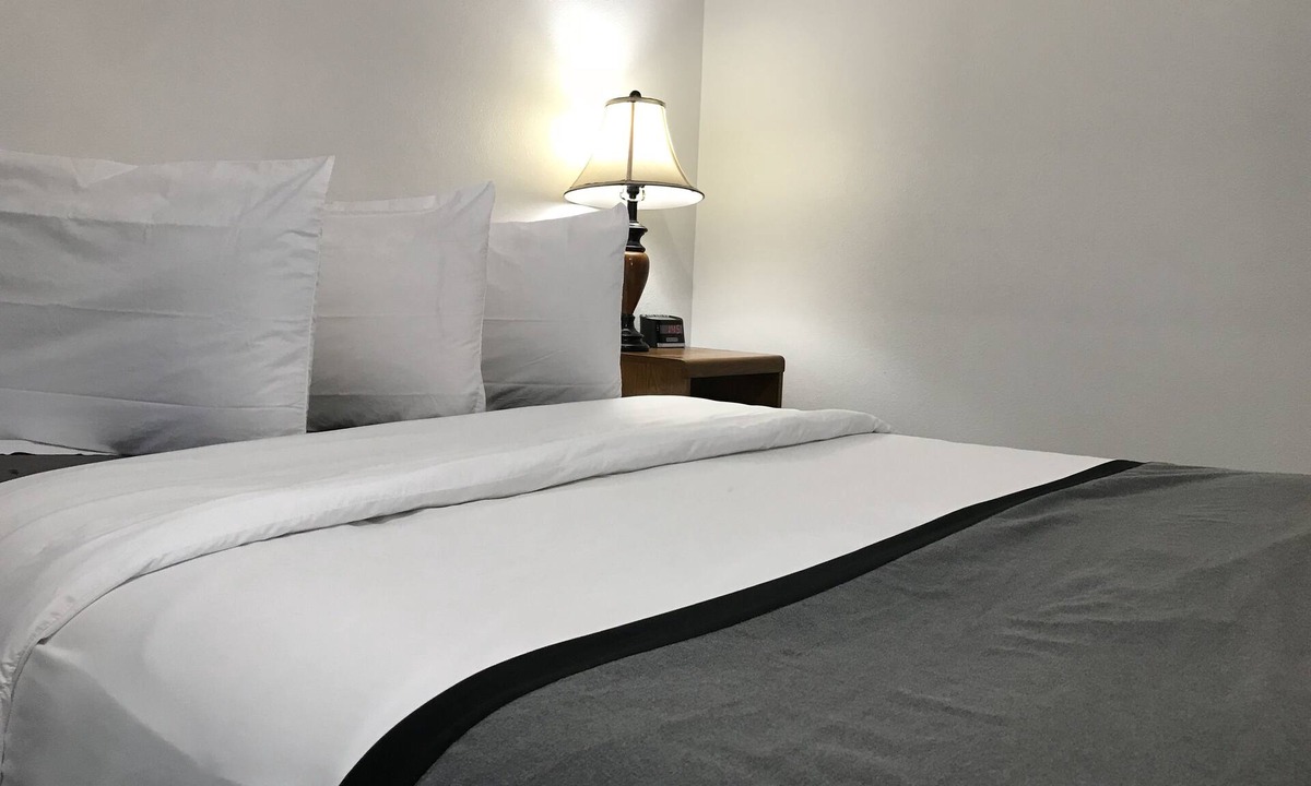 Newcastle Hotel | Sage Motel