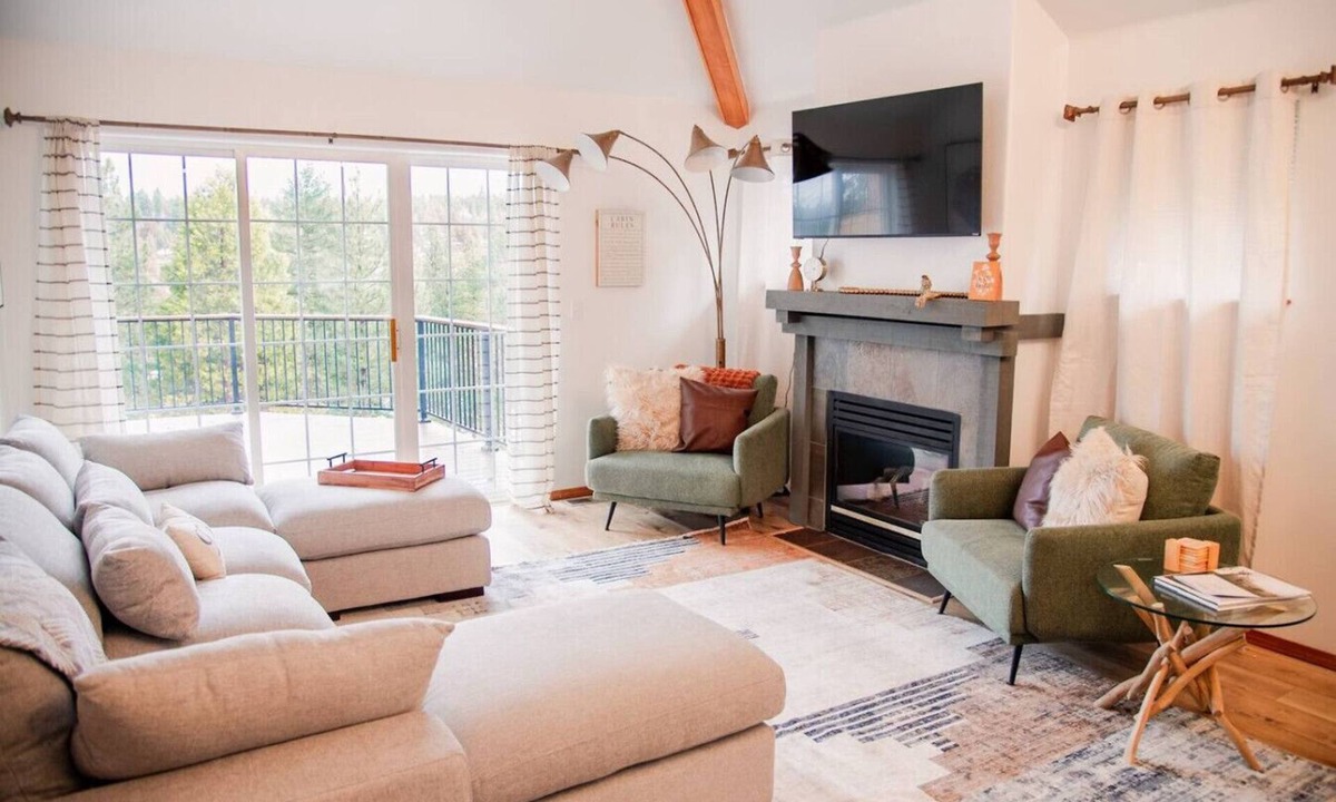 Klamath Falls House | Sage & Pine Modern Townhome