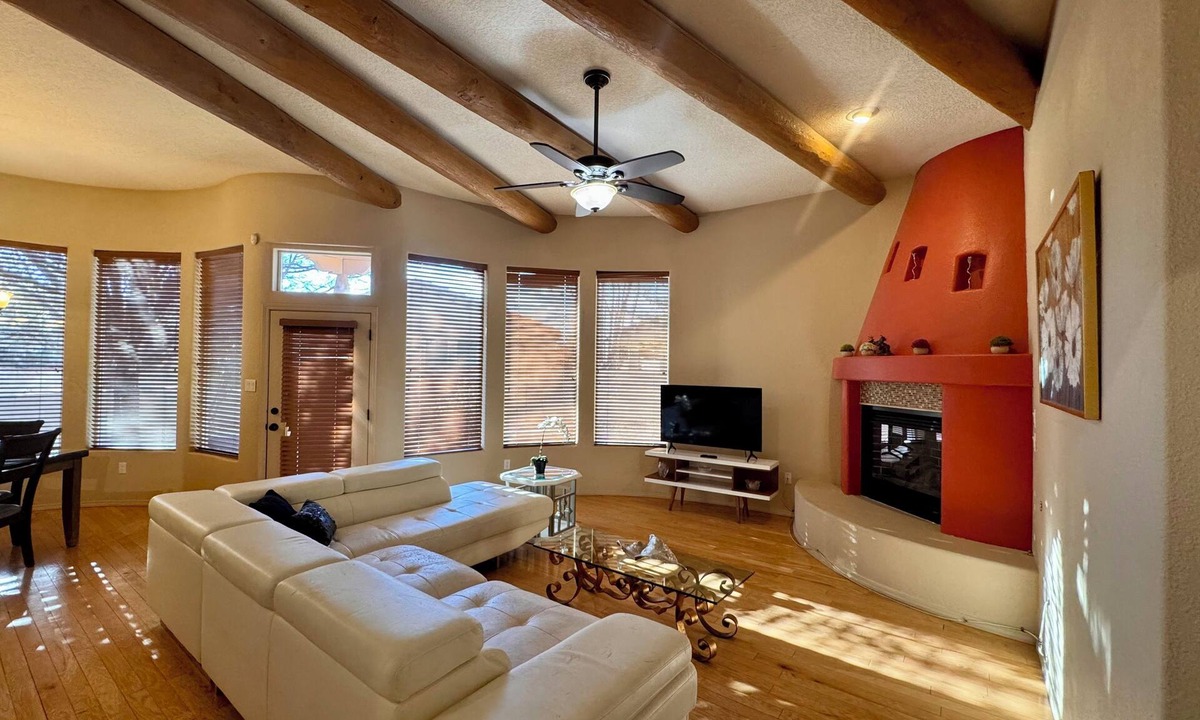 Westside House | Sage Swan, 30+ Day Rentals, Near I-40