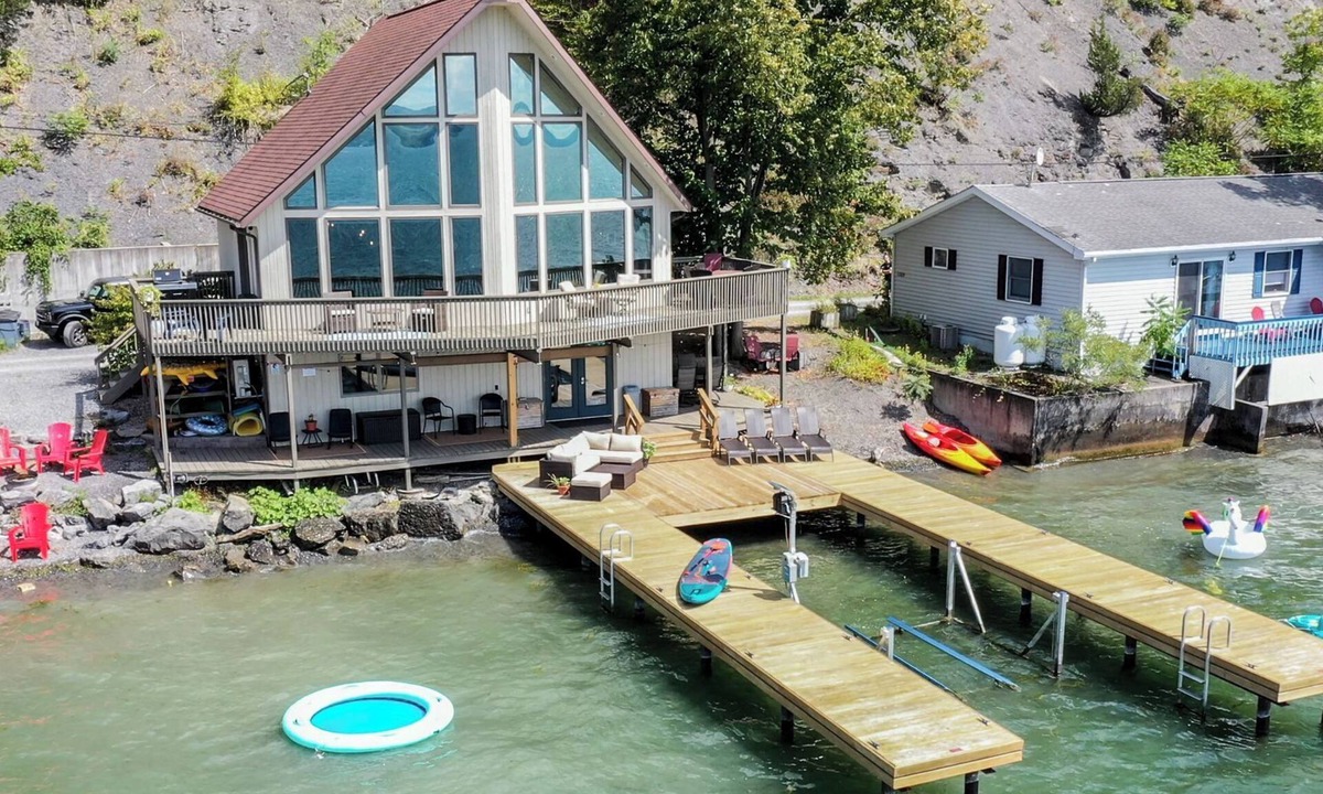 Town of Ledyard House | Sail Away Home: Serenity Awaits with Sprawling Sunset Views