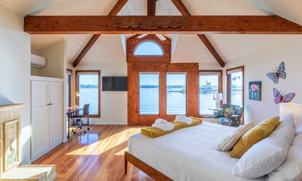 Mission Beach House | Sail Bay Sanctuary with Waterfront Patio & Sunset Views - Bayside Breeze