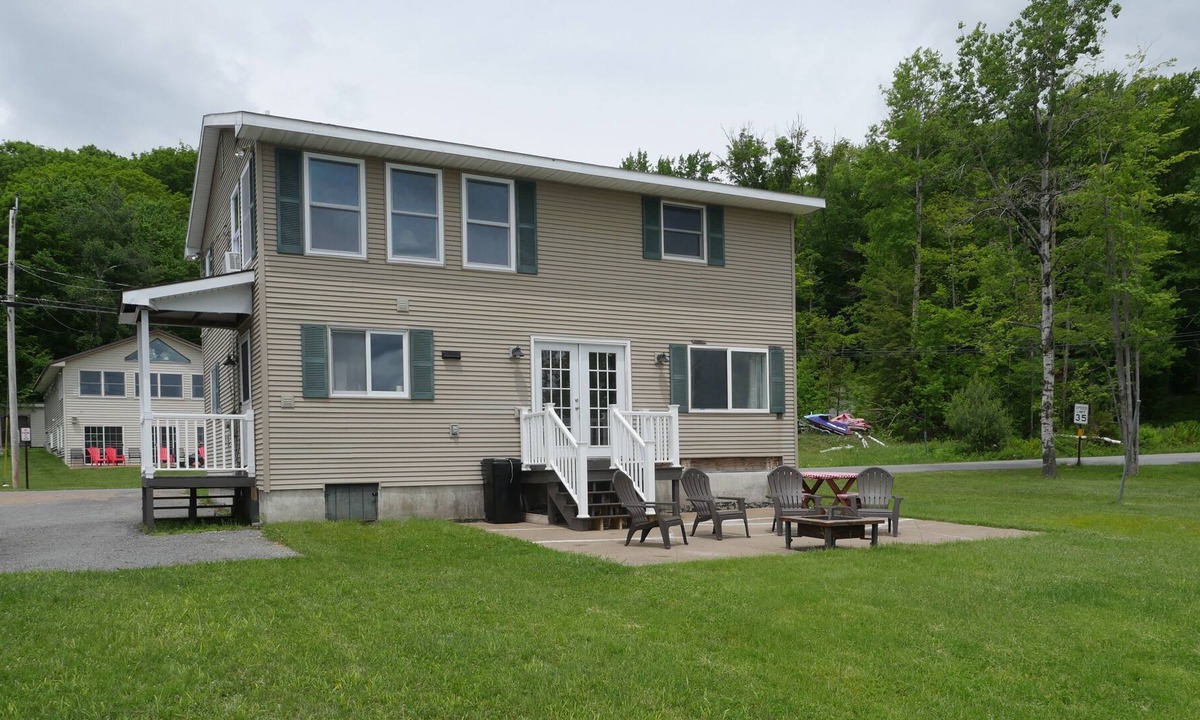 Town of Webb Cottage | Sailor’s Rest - Old Forge - Adirondack- Lakefront Camp!