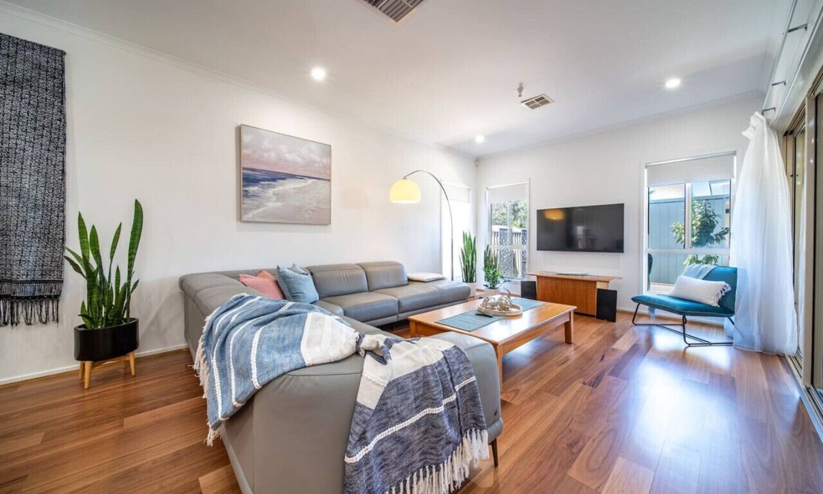 Largs North House | Sailors` Retreat 3BR Pool Beach Study