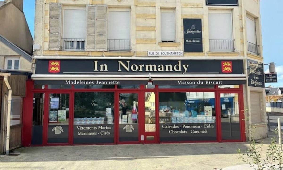 Asnelles House | Sails