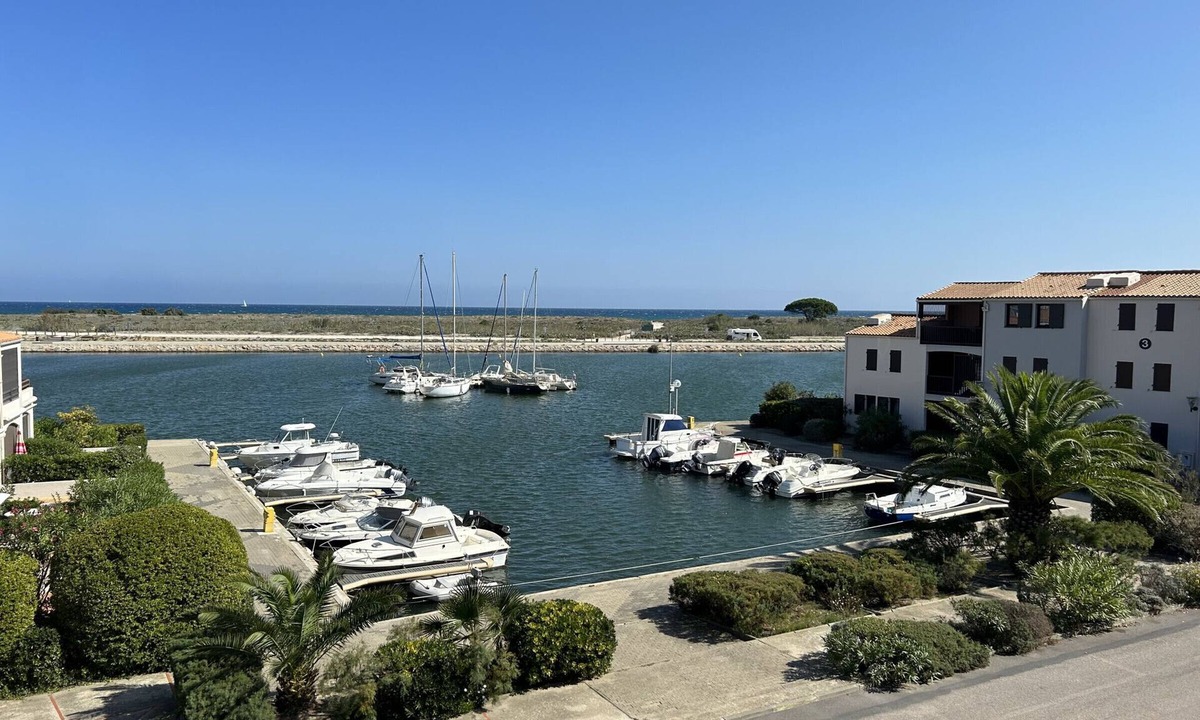 Saint-Cyprien Apartment | Saint-Cyprien: Modern Studio with Pool and Parking