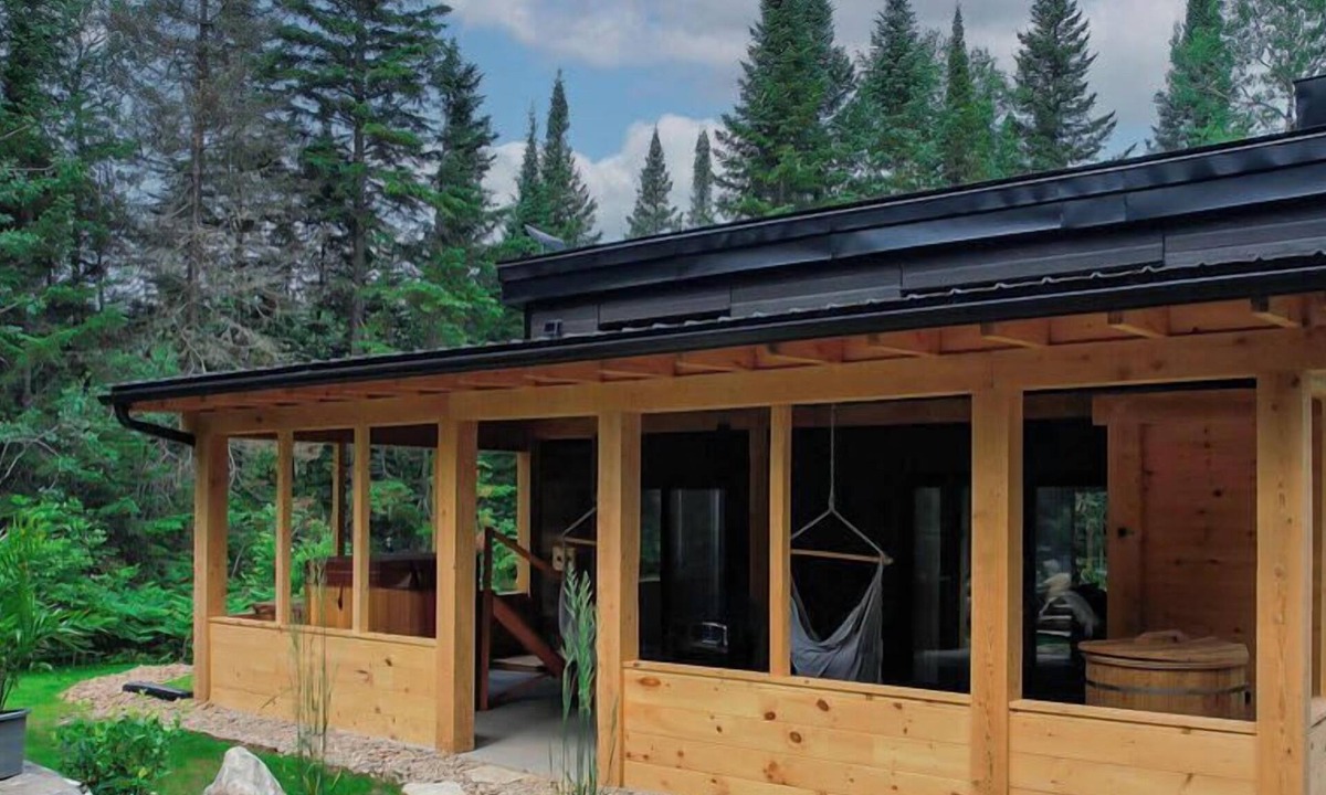 Notre-Dame-de-la-Merci Ski Chalet | Saint-Donat | Sauna, Spa: 2 nights/1 free