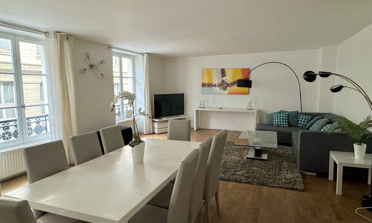 Odeon Apartment | Saint Germain des Pres/Luxembourg Gardens