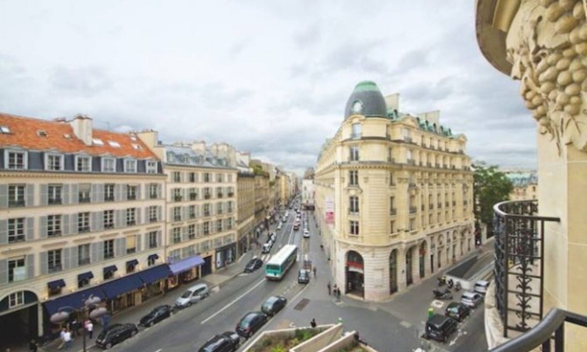 Saint-Thomas-d'Aquin Apartment | Saint-Germain Living on Rue du Bac