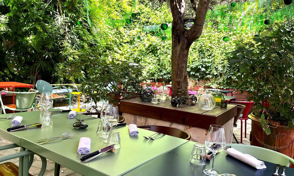 Aigues-Mortes Medieval City Hotel | Saint Louis