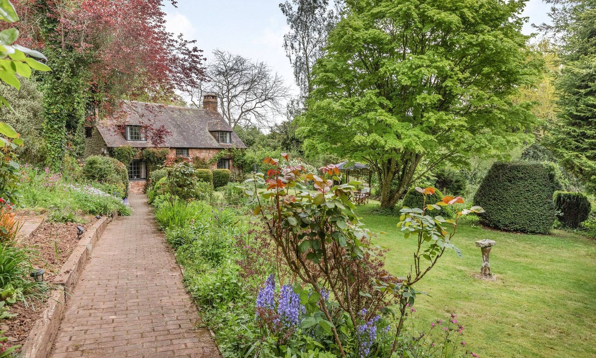 Old Cleeve Cottage | SAINT PANCRAS CHAPEL, pet friendly, with open fire in Williton