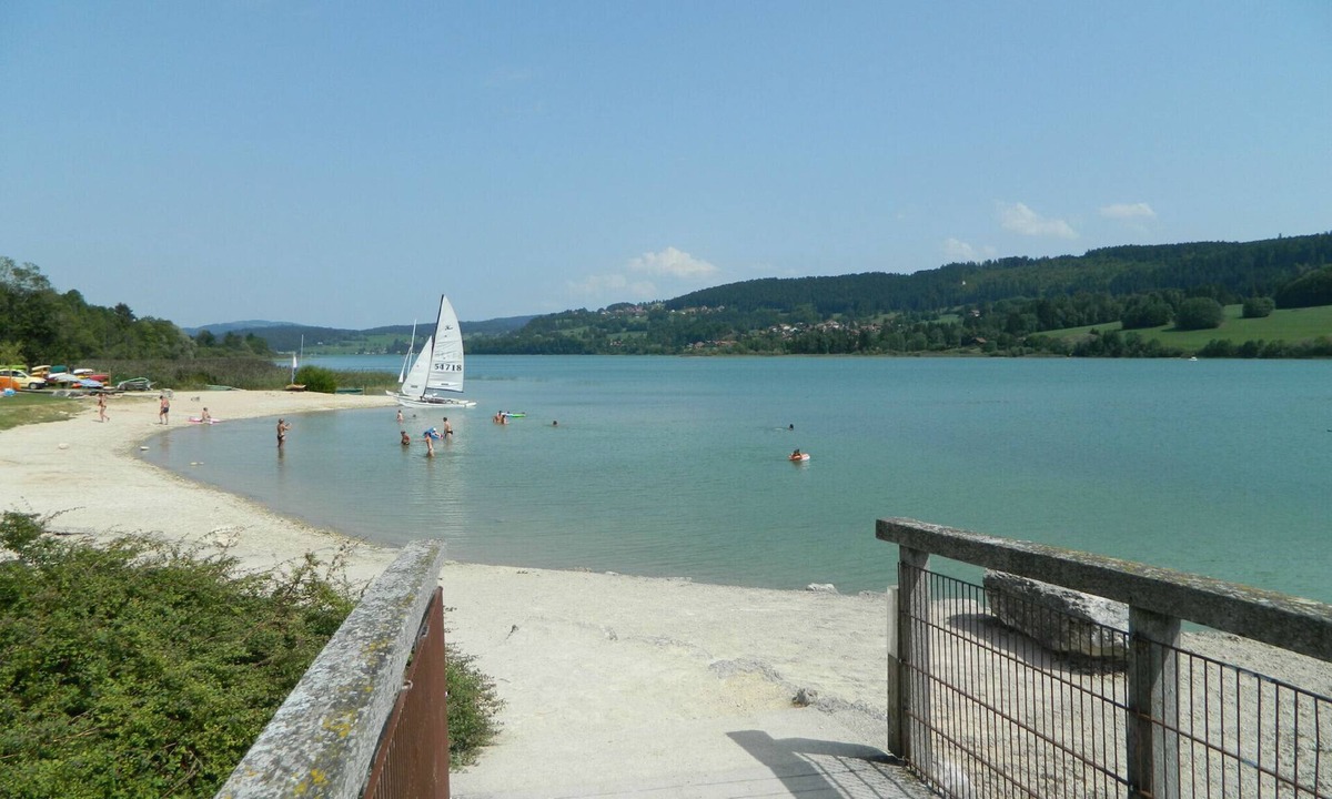 Saint-Point-Lac Apartment | SAINT POINT LAC - Lakefront apartment for 4