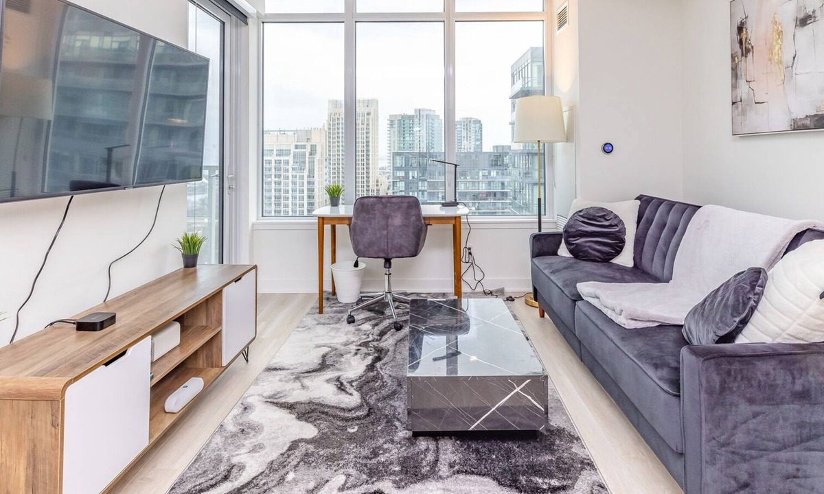 Bathurst Quay Condo | Saint Suites - Luxury High Rise Lake View/Gym/Wifi
