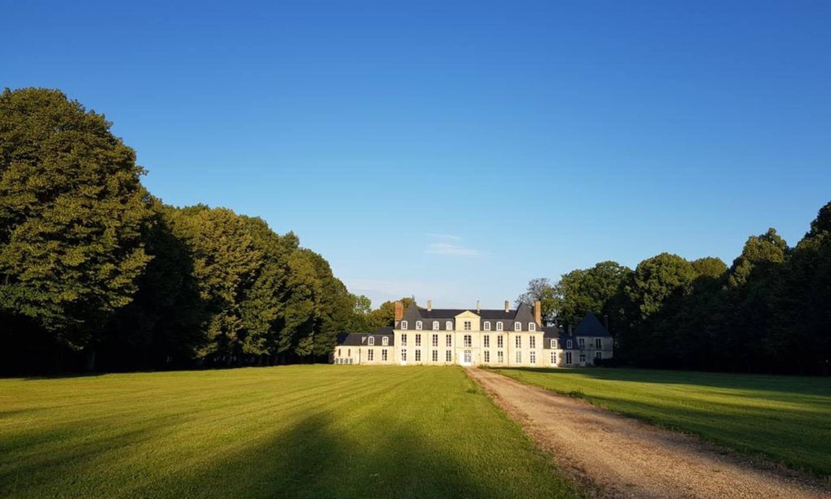 Tosny Apartment | Saint Sulpice - Three Bedroom Apartment, Sleeps 7