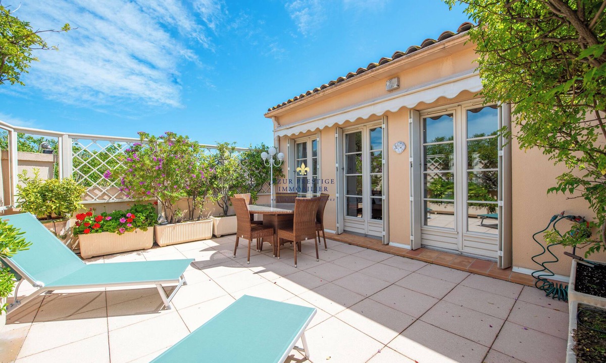 Saint-Tropez City Centre Apartment | Saint-Tropez, Place des Lices
