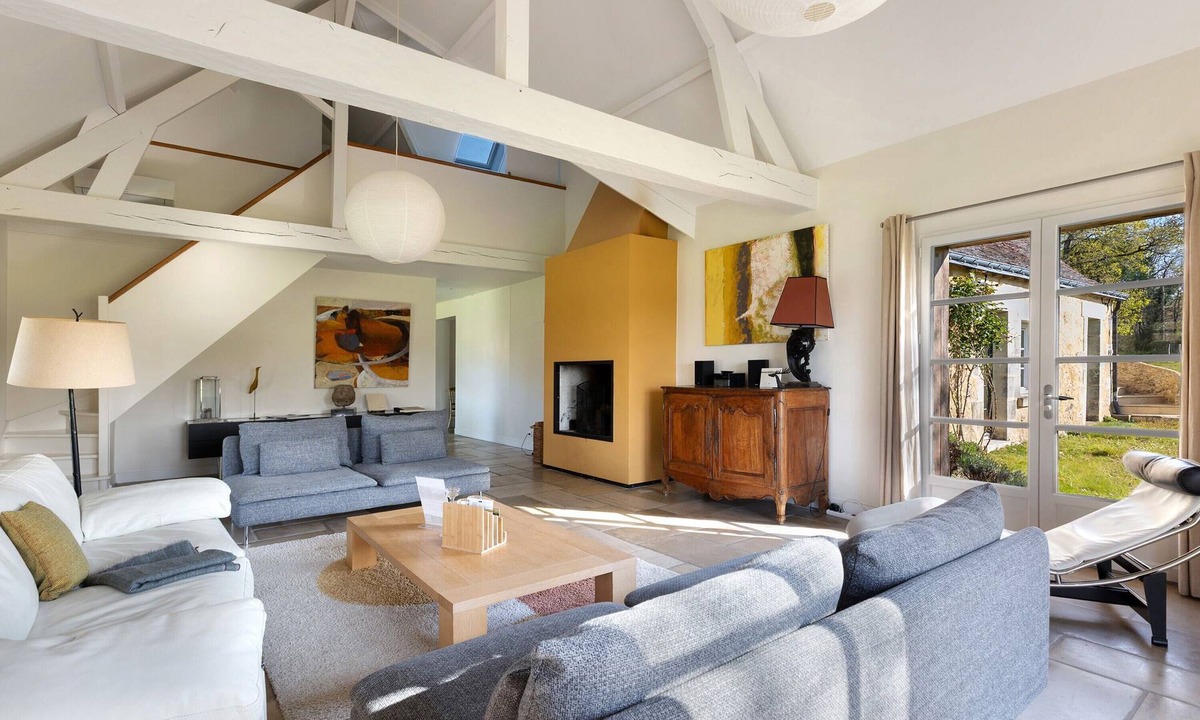 Ambillou Villa | Sainte-Christine – Domaine de La Trigalière with Shared Pool