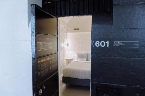 Downtown Ottawa Hostel | Saintlo Ottawa Jail Hostel