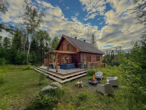 Notre-Dame-de-la-Merci Ski Chalet | Saïra St-Donat Chalet with Billiard, SPA, Sauna
