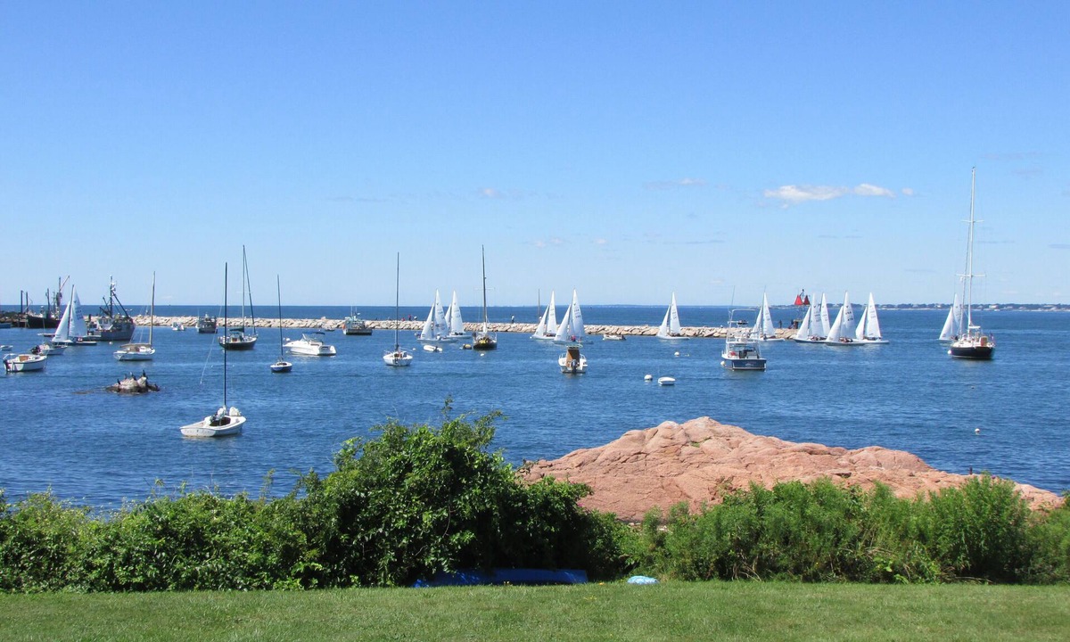 Little Compton Cottage | Sakonnet Harbor is Your Private Front Yard!