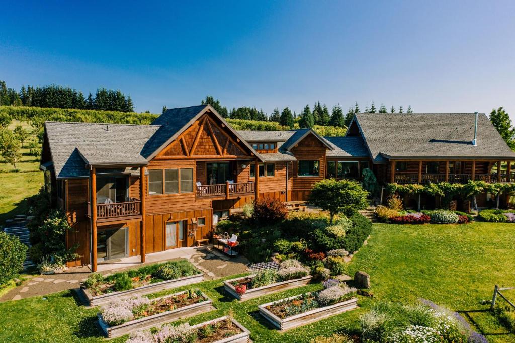 Hood River Bed & Breakfast | Sakura Ridge Farm & Lodge