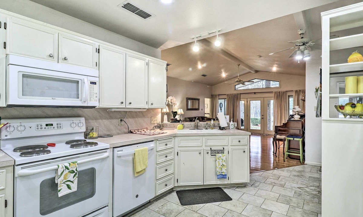 Salado House | Salado Retreat w/Grill & Golf Course Views!