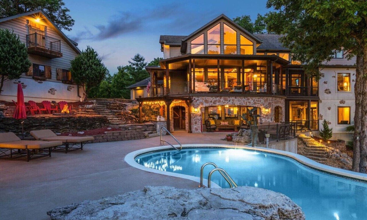 Lake of the Ozarks House | *SALE* Huge Mansion | Sleeps 30+| Pvt Pool | Game Rm | More