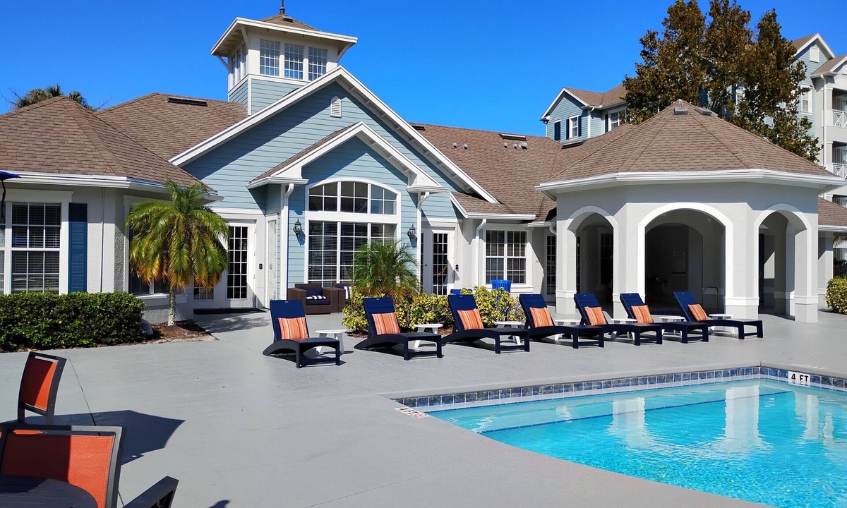 Kissimmee Condo | ⭐ SALE MAY 26-30 $75! PREMIER HOST, MINUTES TO DISNEY! GREAT PRICE/LOCATION!⭐