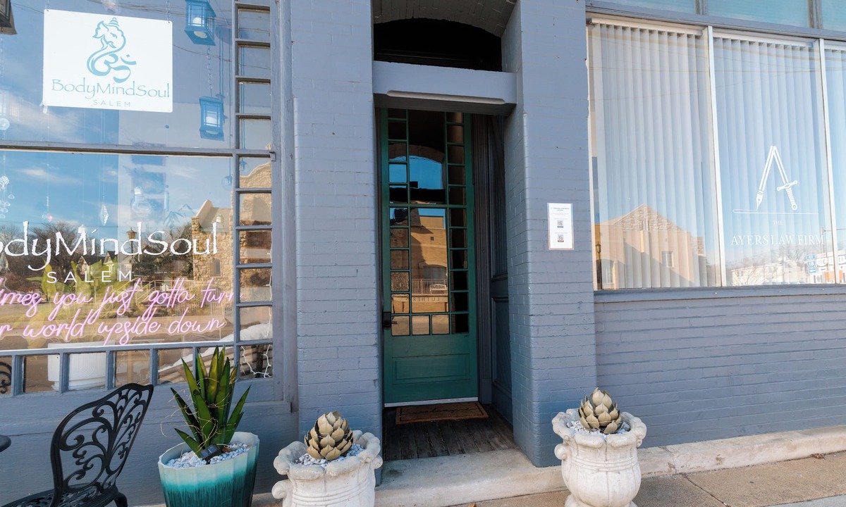 Salem Apartment | Salem Historic Downtown 3BRM/2BATH