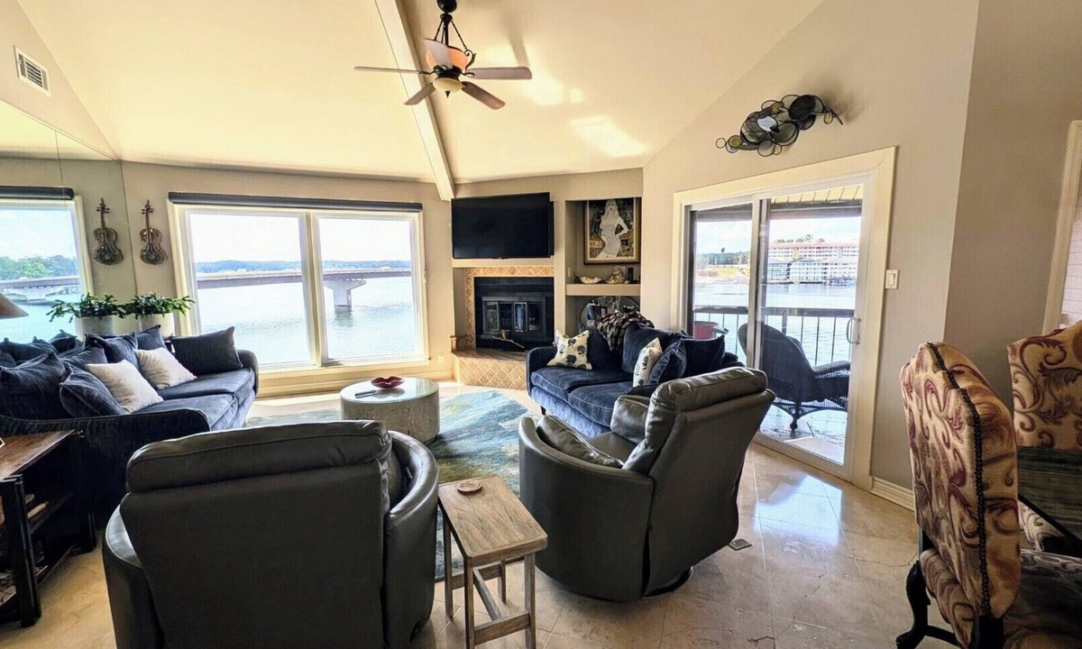 Lake Hamilton Condo | Sally's Blue Pearl 3 Br/2 Bath - APRIL 2026 DISCOUNTS.INQUIRE NOW!
