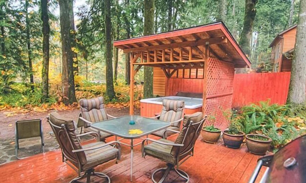 Brightwood House | Salmonberry Retreat