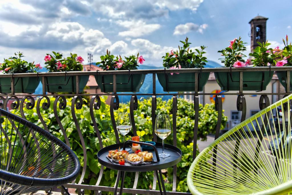 Lugano Bed & Breakfast | Salotto Brè - Bed & Breakfast charming rooms
