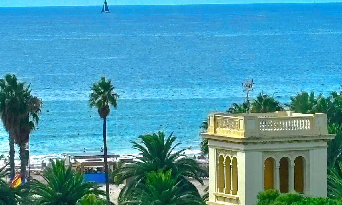 Salou City Centre Apartment | Salou center atico face plage3CH 2db 2WC air conditioning elevator parking wifi last minute