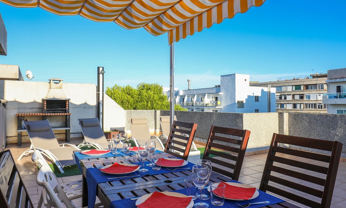 Salou City Centre Apartment | SalouBlues - NEW, 250 beach, pool terrace bq