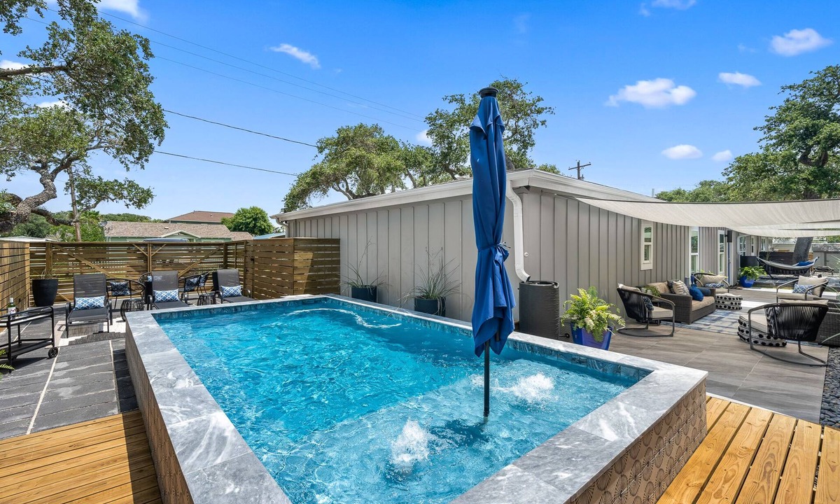 Fulton House | Salt Private Pool/Grand Outdoor Space/Walk to Bay