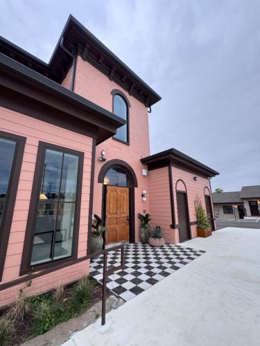Talbot's Corner Hotel | Salt Ranch Hotel