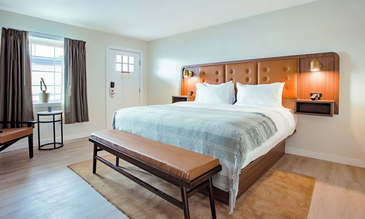 Talbot's Corner Hotel | Salt Ranch Hotel