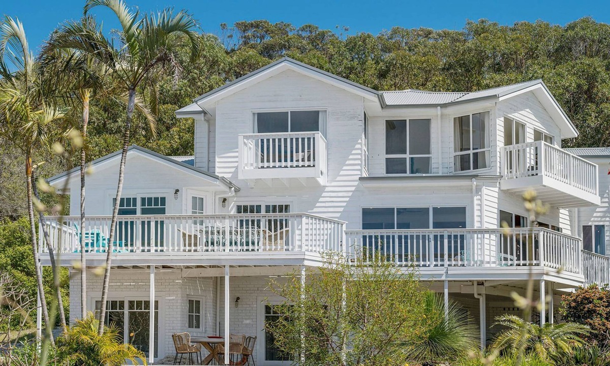 Dunbogan House | Salt Spray - Multi Room - 1, 2 or 4 bedrooms available