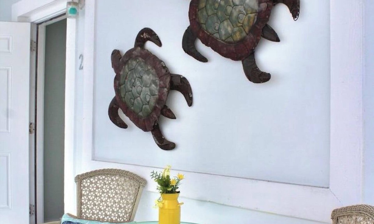 North Beach Apartment | Salt + Sun Studio, feet from Hollywood Beach