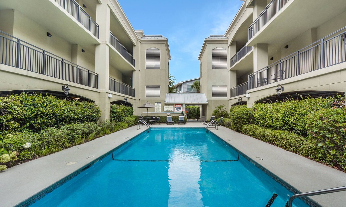 Demere Park Condo | Salt Therapy! Large Studio Unit w/extra bedroom