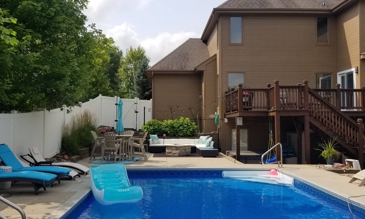 Elkhorn House | Salt Water Pool, Hot Tub and Golden Tee
