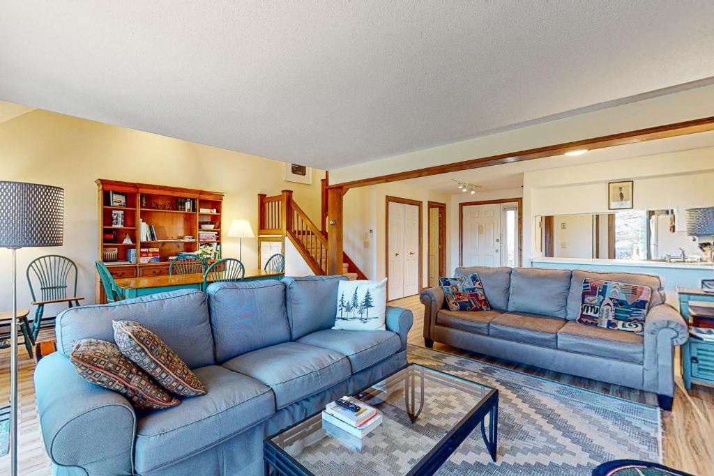 Quechee House | Saltbox 12F