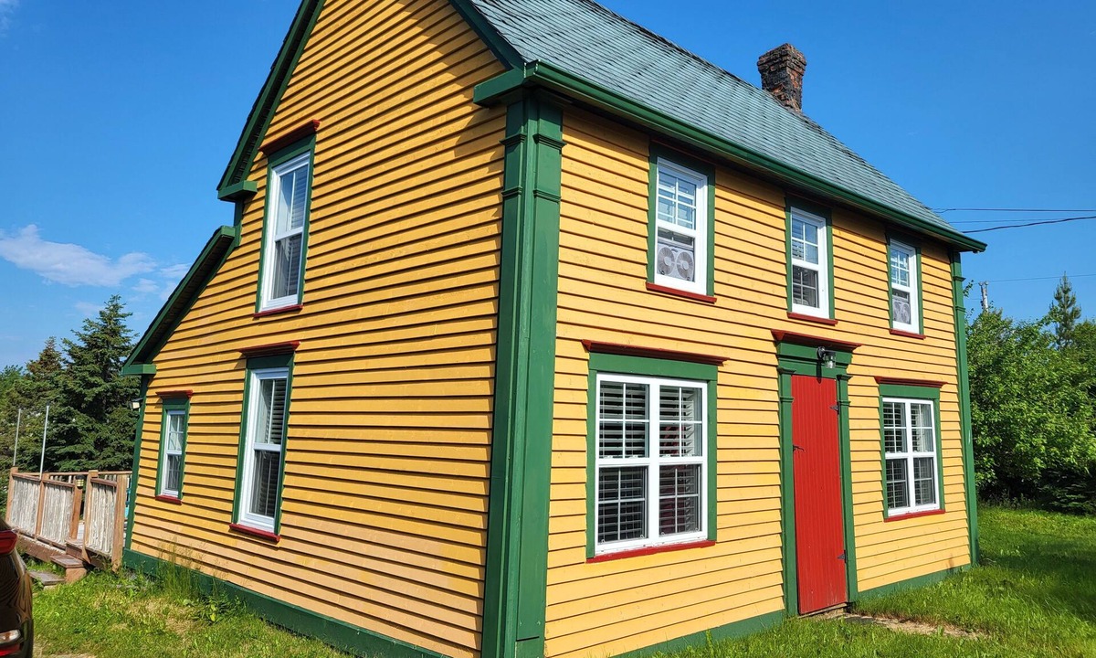 Clarke's Beach House | Saltbox cottage