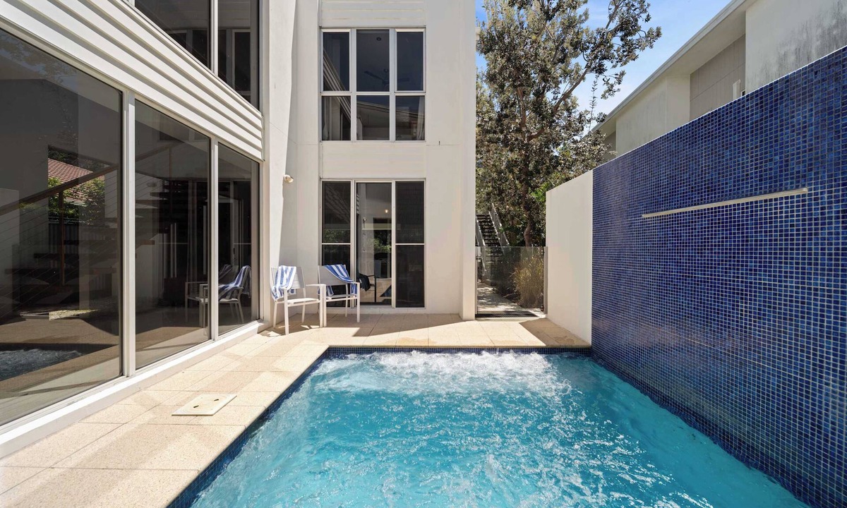 Twin Waters House | Saltbreeze - Twin Waters Laidback Poolside Living