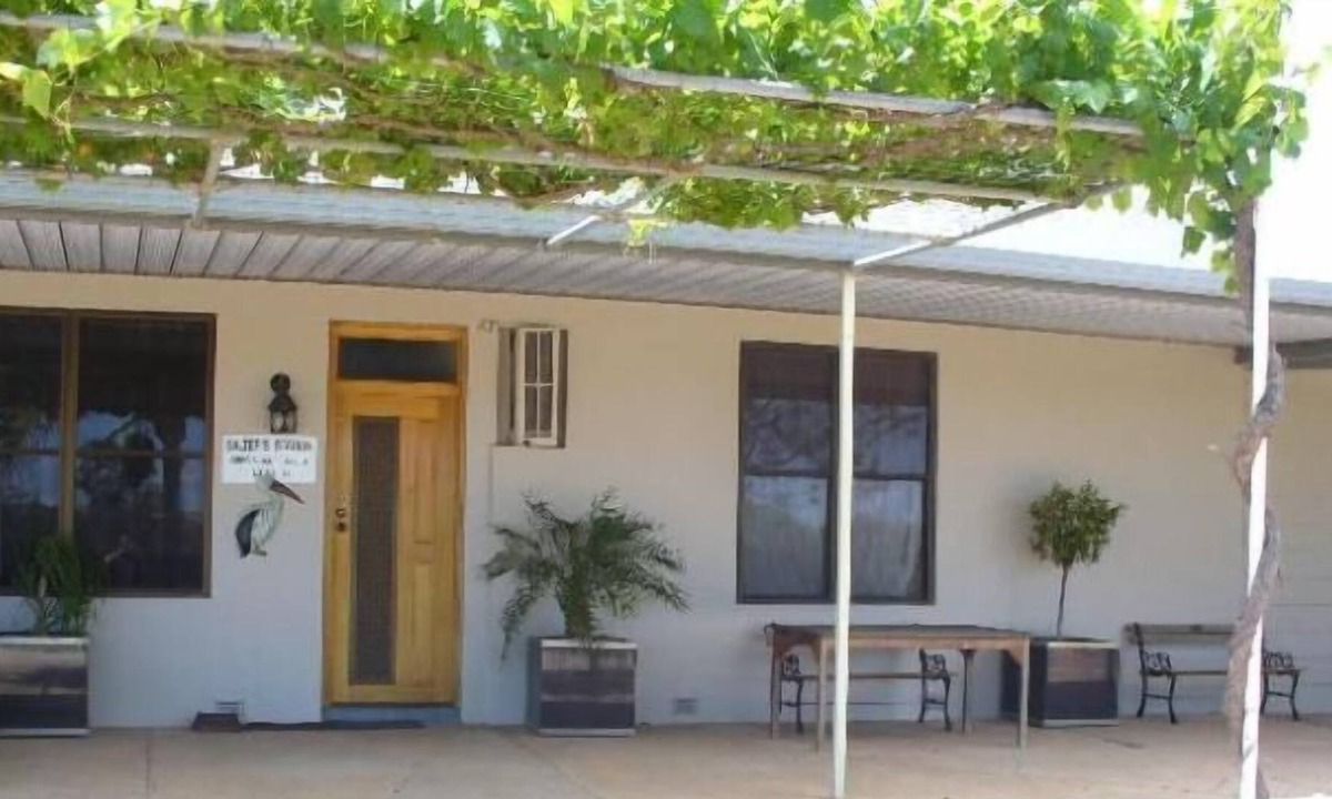 Paisley Cottage | Salter's Station self contained accommodation