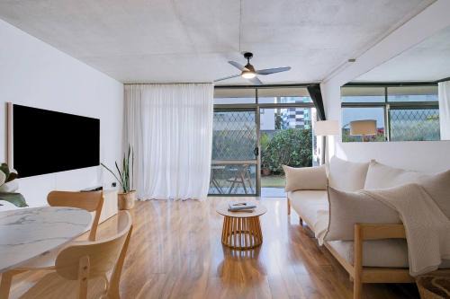 Burleigh Heads Apartment | Saltlight - Tranquil Haven by Burleigh Beach and Parks