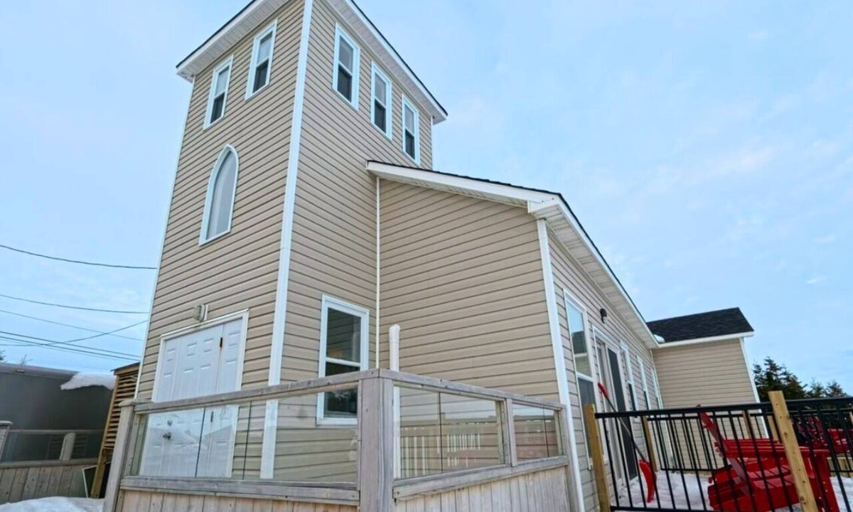 Port Saunders House | Saltwater Steeple- Bell Tower Suite